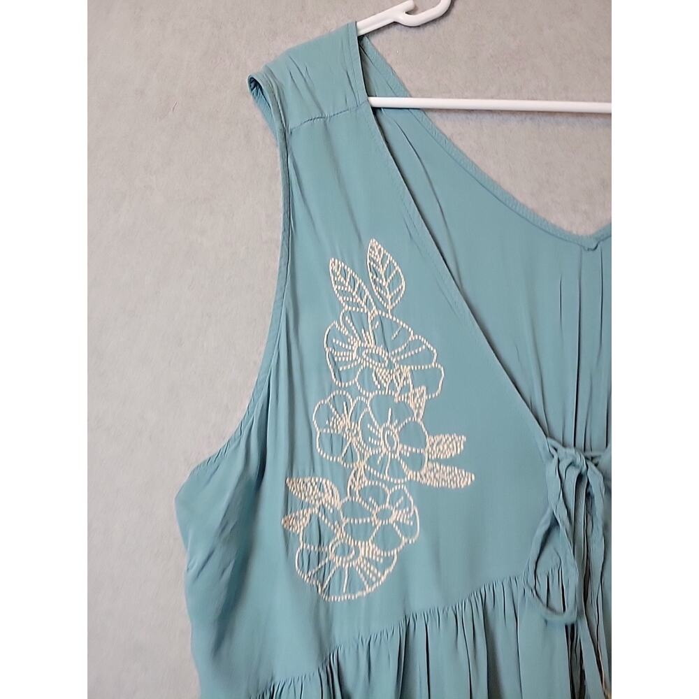 A Beautiful Soul Blue Floral Embroidered V Neck Tank Top Women Plus B 2X Stretch - Picture 4 of 12